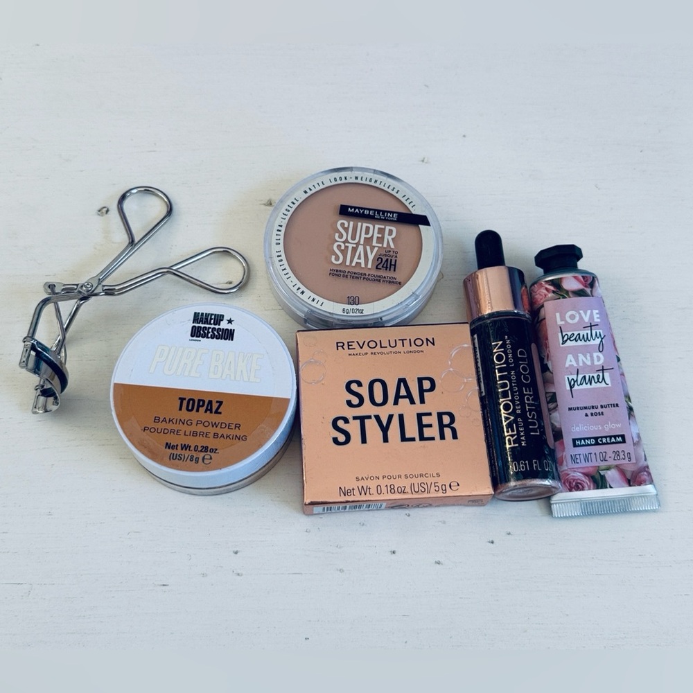 Makeup - Six Pieces NEW ITEMS